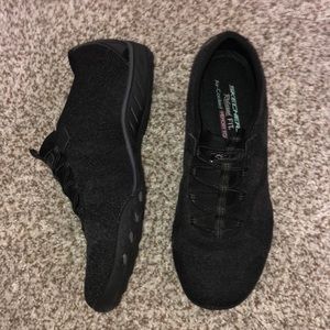 Women’s black Skechers size 10